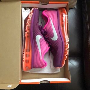 Brand NEW Women's Nike Air Max!!!